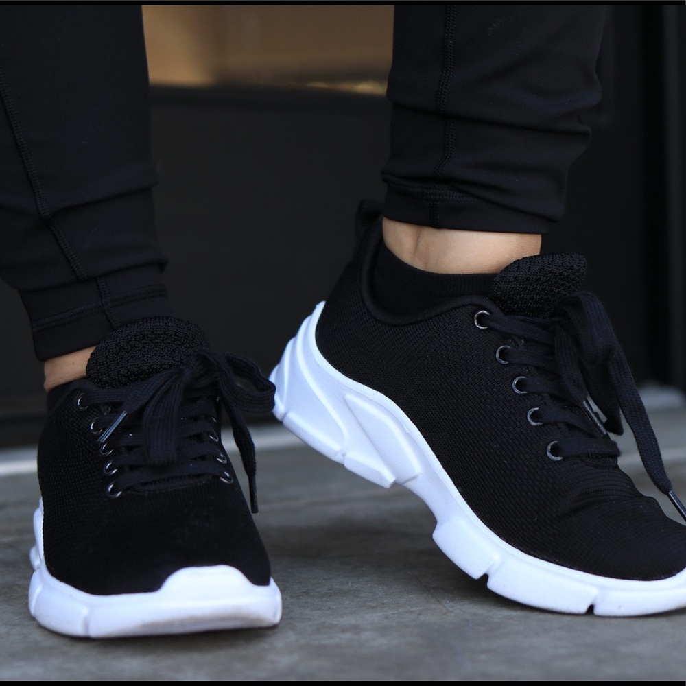 New Black Sneaker